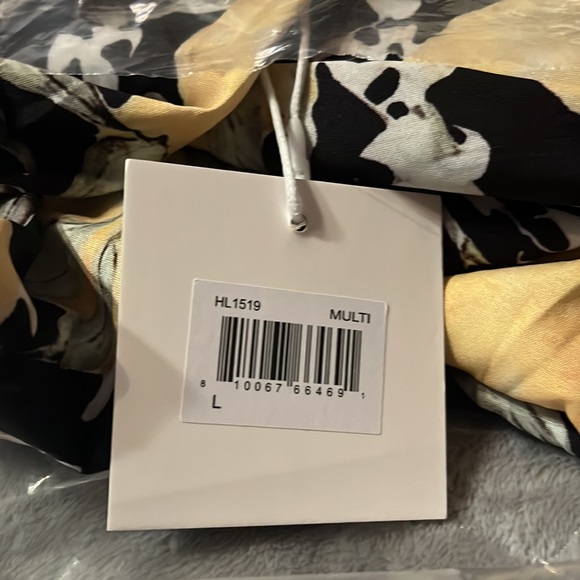 HL Affair minidress Size Large but runs small, more like a size 8 or medium - Picture 7 of 7